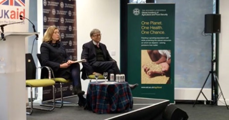 photo of Bill Gates and Penny Mordaunt at an event at The Roslin Institute, University of Edinburgh - credit UoE