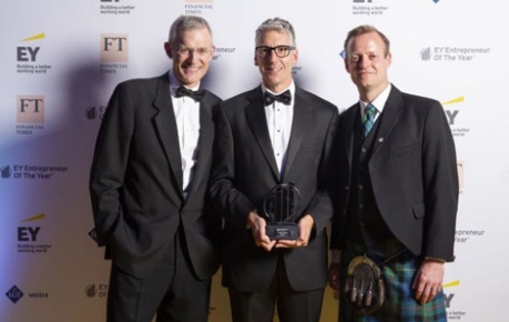 photo of David Venables, Synpromics CEO holding award and pictured with Jeremy Vine and Mike Timmins Leader of EY Entrepreneur Of The Year in Scotland - image credit EY Entrepreneur Of The Year 2018