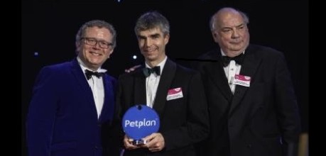 Image of Dr Clements receiving PetPlan award - credit British Small Animal Veterinary Association Congress 