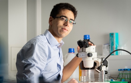 Thomas Farrugia, founder of Beta Bugs in the lab