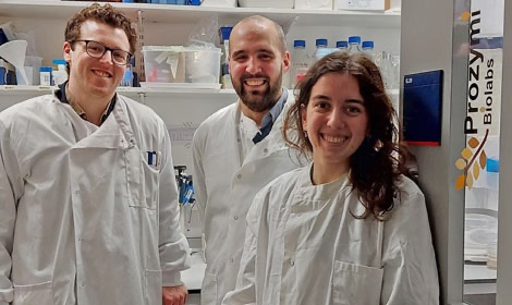 Prozymi Biolabs team in the lab at Roslin Innovation Centre with Dr. Ioannis Stasinopoulos, CEO & Co-founder, in the centre